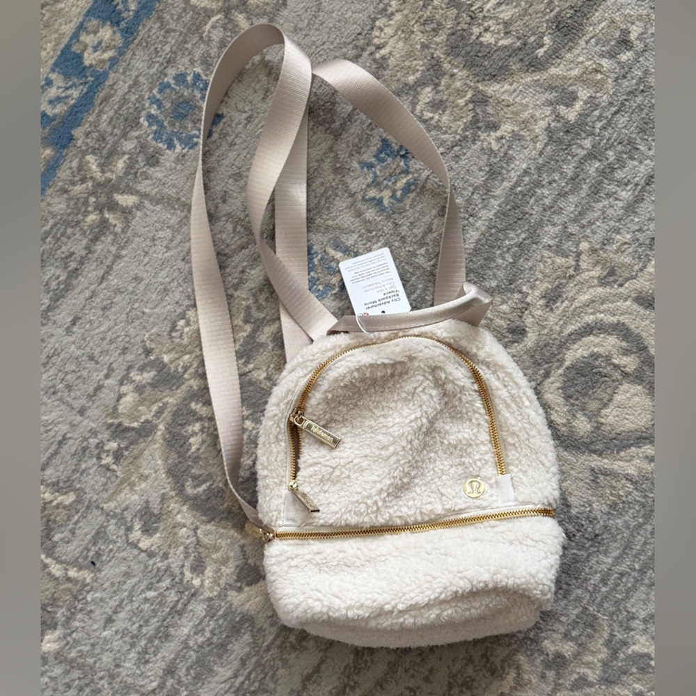 Lululemon City Adventurer Backpack Micro 3L *Fleece White Opal / Gold (NWT) - Picture 4 of 9